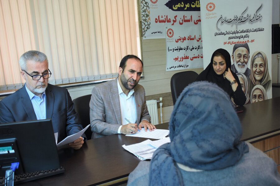 میز ارتباطات مردمی بهزیستی در هفته ملی سالمندان