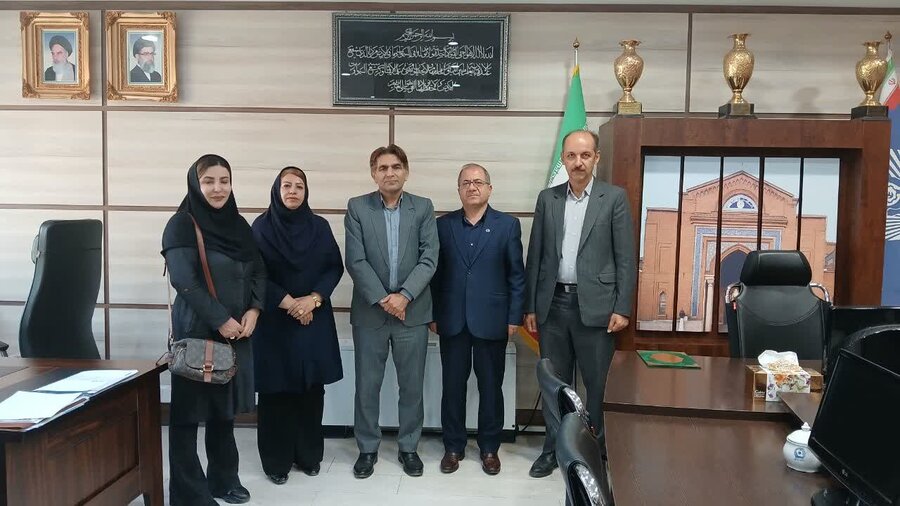 توسعه مسئولیت اجتماعی در سنندج؛ دیدار مدیر بهزیستی با مدیر امور شعب بانک تجارت
