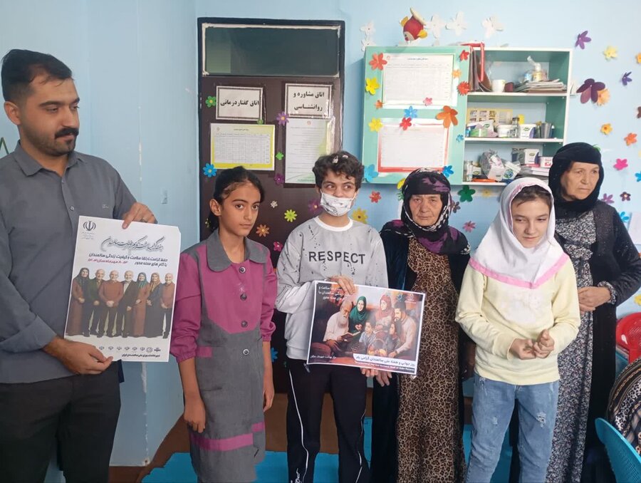 احیای خاطرات کودکی سالمندان دهگلان با بازی‌های بومی محلی و حضور نوه‌ها