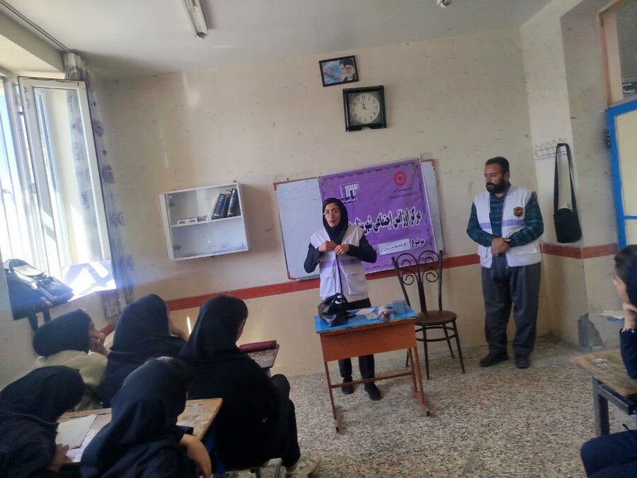 آموزش مهارت «نه گفتن» به نوجوانان در مدارس دهگلان