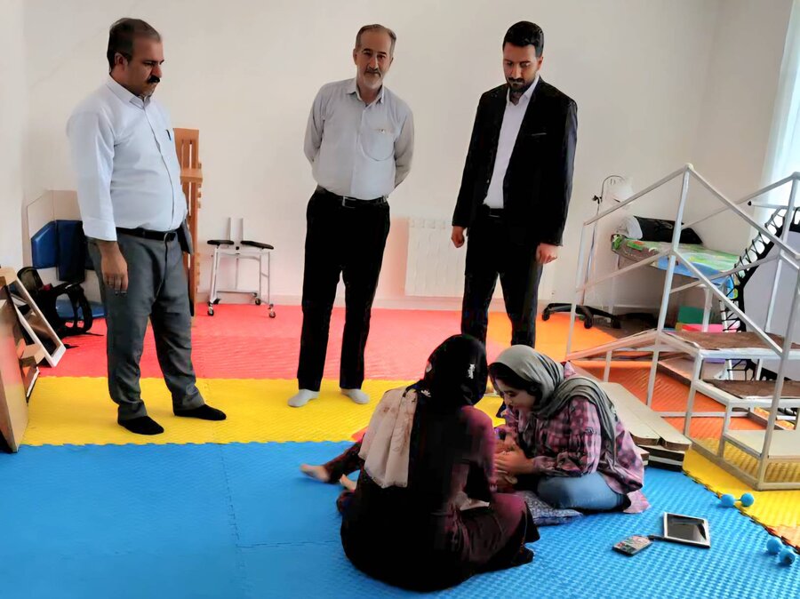 بازدید سرپرست اداره بهزیستی شهرستان پیرانشهر از مرکز توانبخشی روزانه ذهنی «همیار»