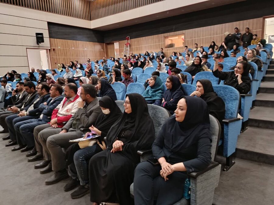 شهر قدس | جشن ماه مهر و توزیع ۱۲۰ لوازم‌التحریر به مددجویان بهزیستی