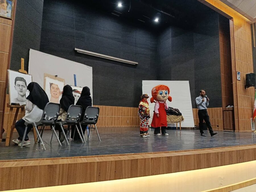 شهر قدس | جشن ماه مهر و توزیع ۱۲۰ لوازم‌التحریر به مددجویان بهزیستی