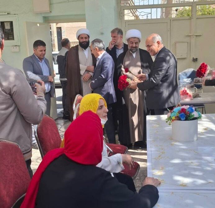 رباط کریم | دیدار امام جمعه و فرماندار شهرستان با سالمندان خانه مهر