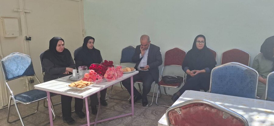 رباط کریم | دیدار امام جمعه و فرماندار شهرستان با سالمندان خانه مهر