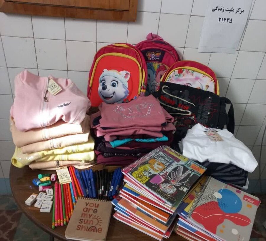 توزیع ۲۰ پک لوازم التحریر به دانش آموزان تحت پوشش  توسط مرکز مثبت زندگی بهزیستی سلماس