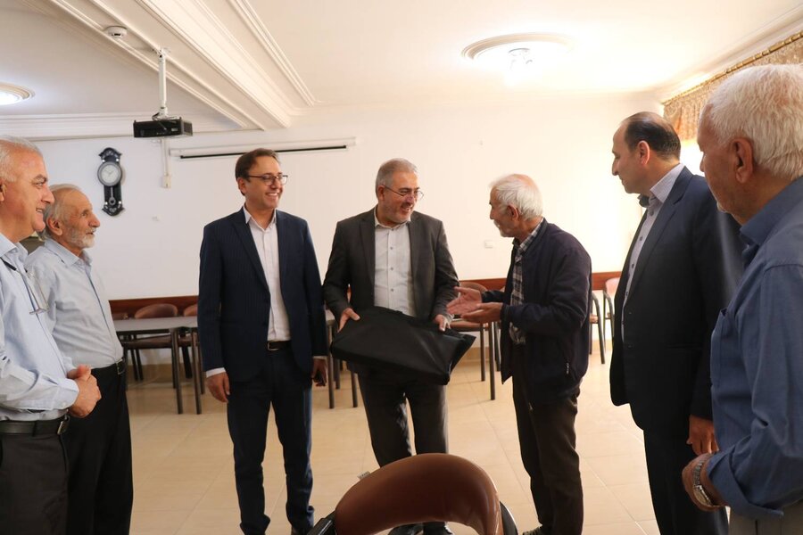 دیدار صمیمی مسئولان قضایی و بهزیستی با سالمندان
