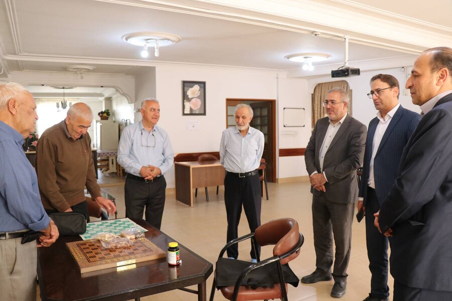 دیدار صمیمی مسئولان قضایی و بهزیستی با سالمندان