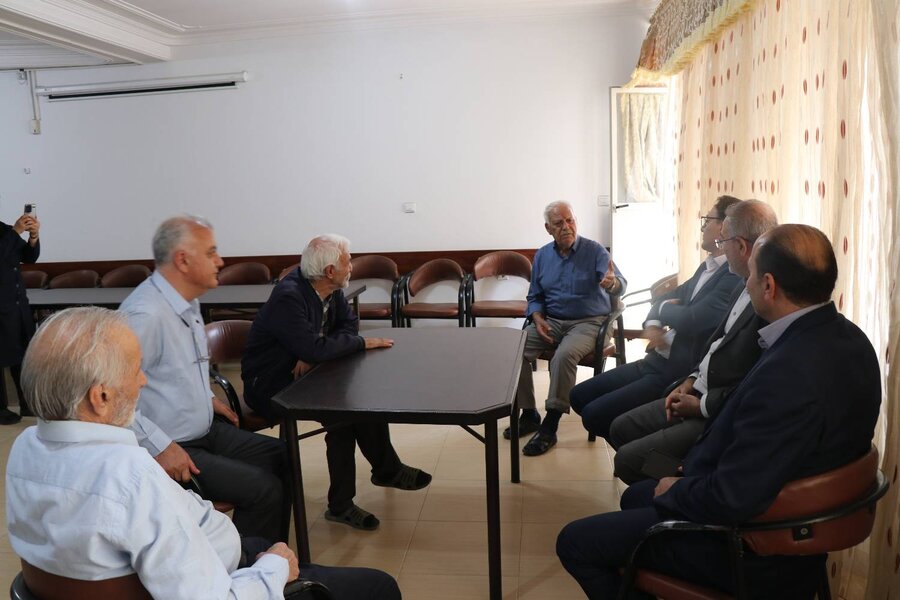 دیدار صمیمی مسئولان قضایی و بهزیستی با سالمندان