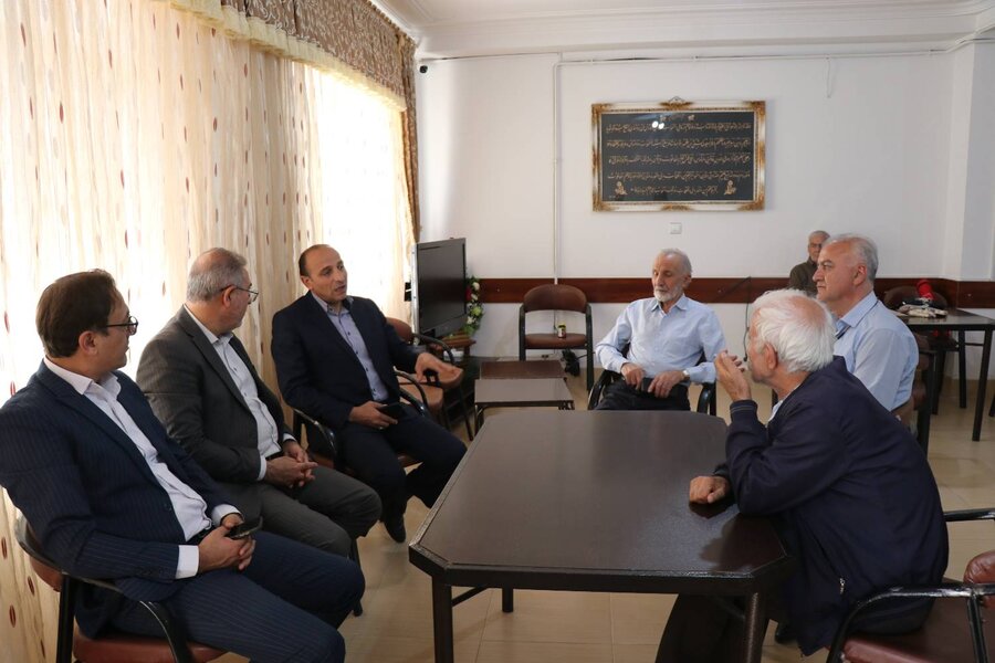 دیدار صمیمی مسئولان قضایی و بهزیستی با سالمندان