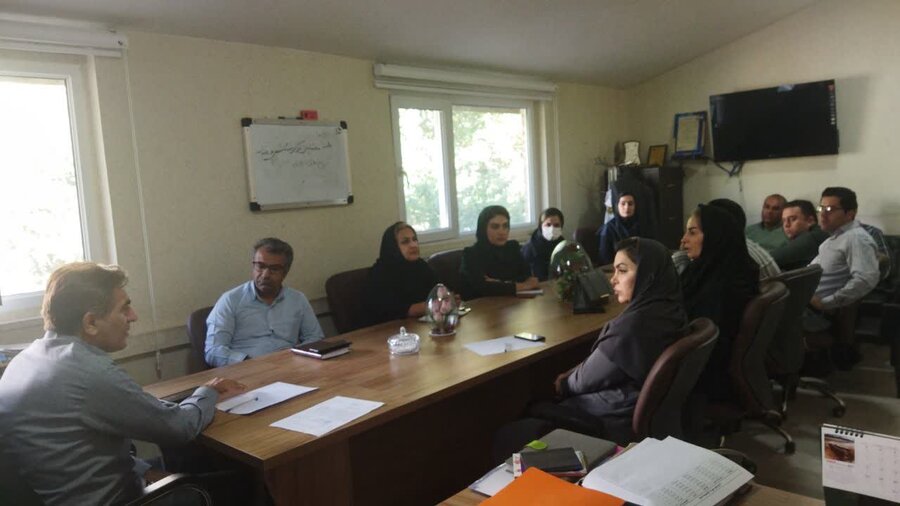 تأکید مدیر بهزیستی سنندج بر اجرای دقیق دستورالعملها برای ارتقاء کیفیت خدمات