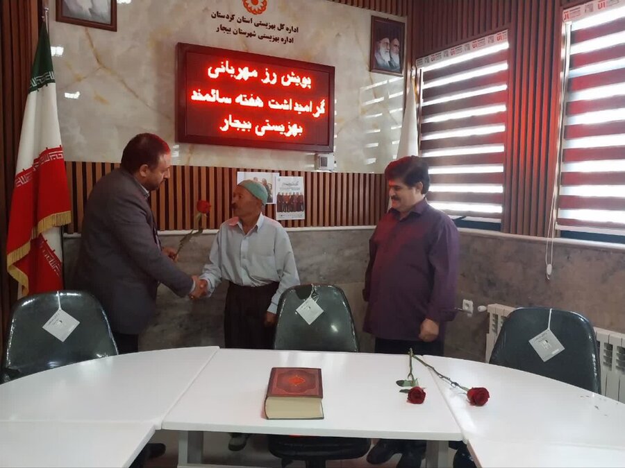 پویش «رز مهربانی» در بهزیستی بیجار برگزار شد