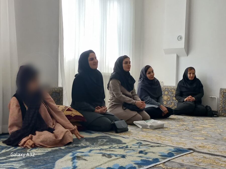 بازدید از کودکان تحت حمایت بهزیستی مریوان در روز جهانی کودک