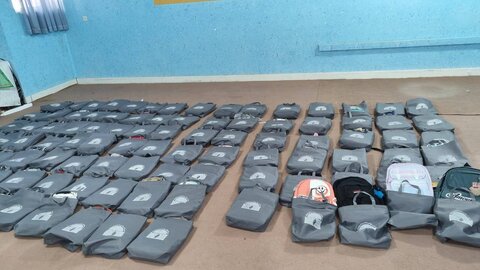 بهبهان|اهدا ۱۰۰ عدد کیف و بسته لوازم التحریر به دانش آموزان نیازمند تحت پوشش