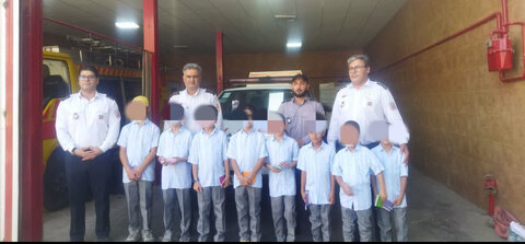 نظرآباد |حضور فرزندان كودكان مقیم خانه "آغوش مهربان منجى" در آتش نشانى نظرآباد به مناسبت گرامیداشت روز آتش نشان