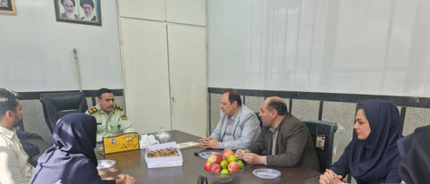 کرج | به مناسبت گرامیداشت هفته نیروی انتظامی/دیدار مدیر بهزیستی شهرستان کرج با رئیس کلانتری ۱۳ باهنر