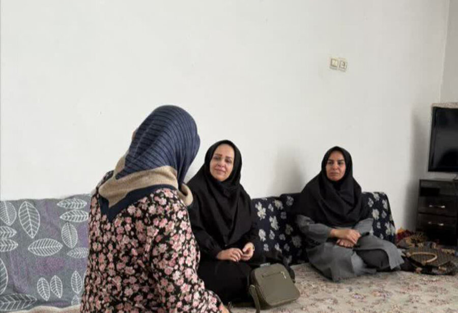 نظرآباد | تکریم مقام سالمند در قالب دیدار رئیس بهزیستی نظرآباد با یکی از سالمندان محترم تحت حمایت