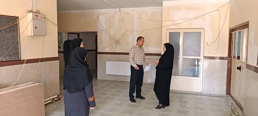 بازدید رئیس بهزیستی شاهین‌دژ از پروژه تعمیر ساختمان اورژانس اجتماعی شهرستان