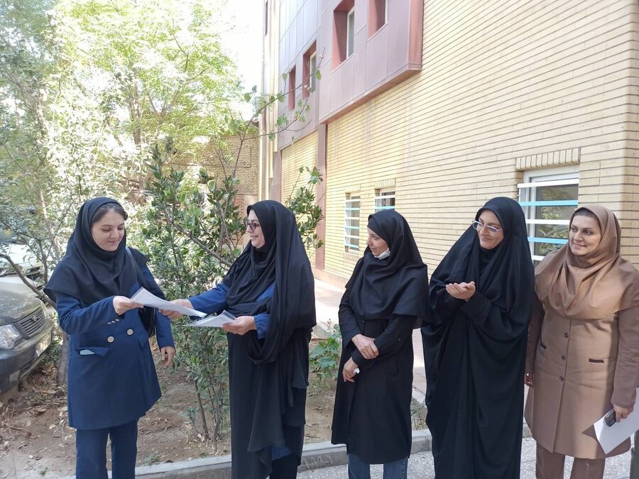 شهر قدس | تقدیر از همکار دارای معلولیت شنوایی