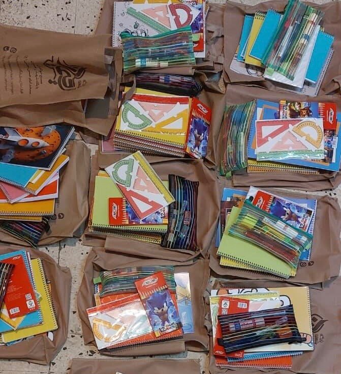 شهرتهران| توزیع بسته‌های لوازم‌التحریر بین فرزندان بازپیوند به خانواده در مرکز اندرزگو