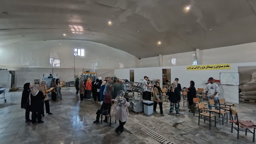 پایان هفته بزرگداشت سالمندان با برنامه‌ای علمی؛ بازدید فرزانگان قروه از مجموعه تامگل