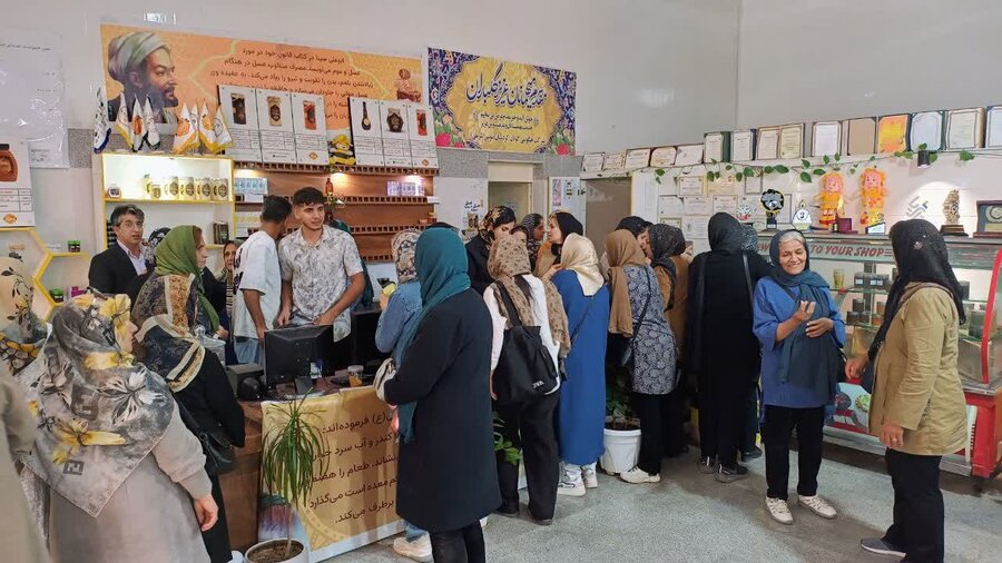 پایان هفته بزرگداشت سالمندان با برنامهای علمی؛ بازدید فرزانگان قروه از مجموعه تامگل