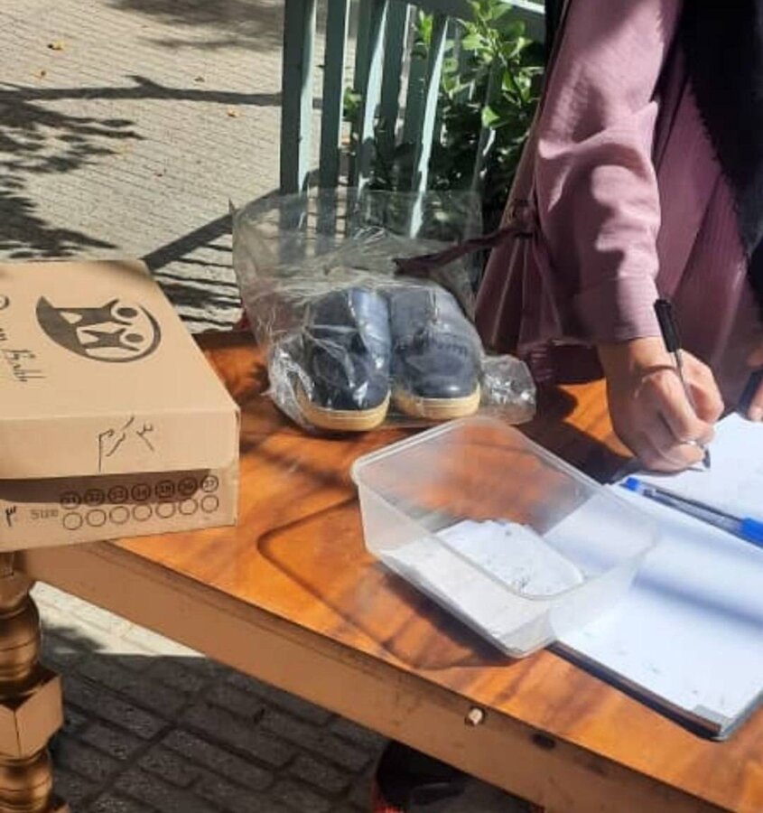 شهرتهران | مرحله دوم توزیع لوازم التحریر و کفش ویژه دانش‌آموزان تحت پوشش مرکز حر