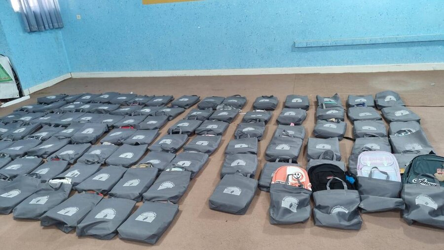 بهبهان|اهدا ۱۰۰ عدد کیف و بسته لوازم التحریر به دانش آموزان نیازمند تحت پوشش