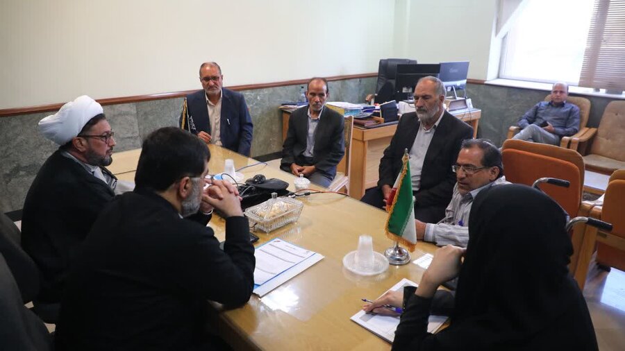 دیدار مدیر عامل و اعضای بنیاد فرزانگان قم با استاندار
