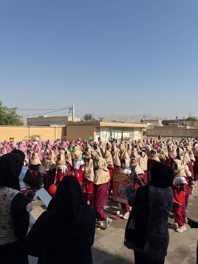 بهبهان|حضور تیم اورژانس اجتماعی در دبستان زهرای اطهر منصوریه به مناسبت روز جهانی کودک