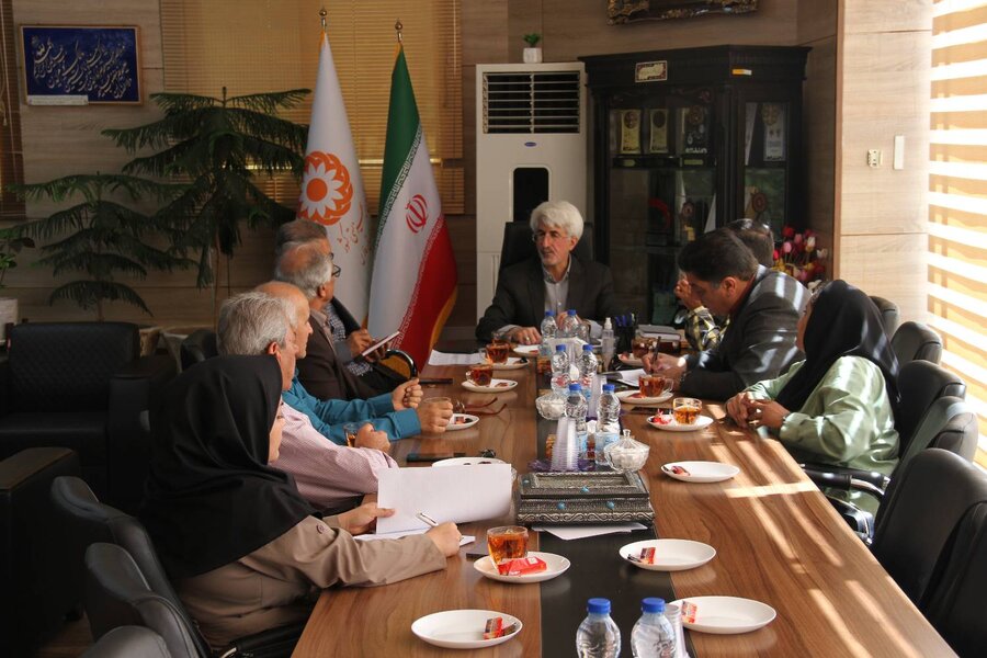 جلسه اعضای هیات مدیره کانون بازنشستگان بهزیستی و مدیر کل بهزیستی فارس