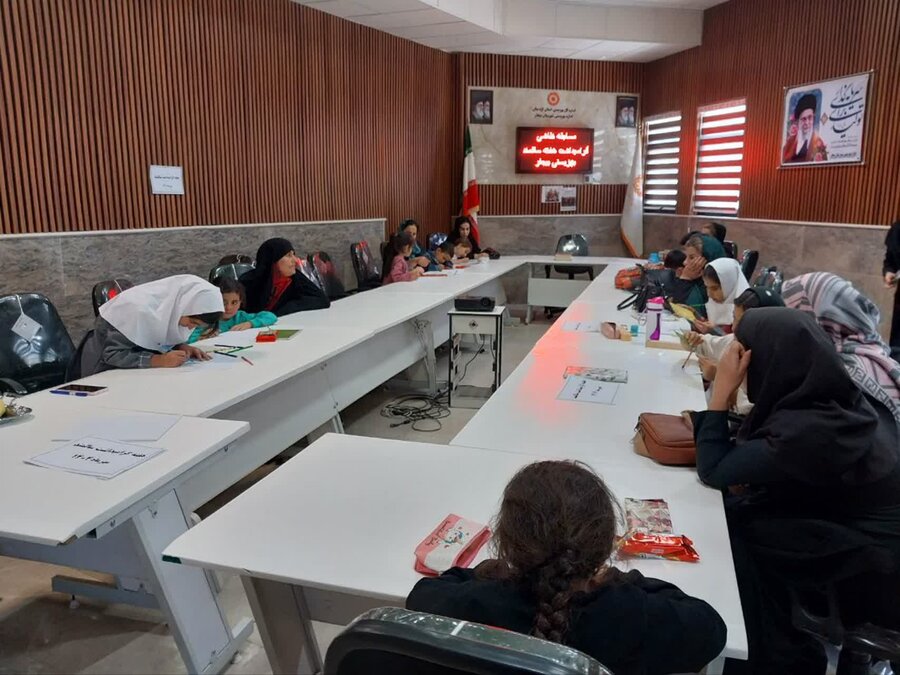 مسابقه نقاشی «احترام به سالمندان» در بهزیستی بیجار برگزار شد