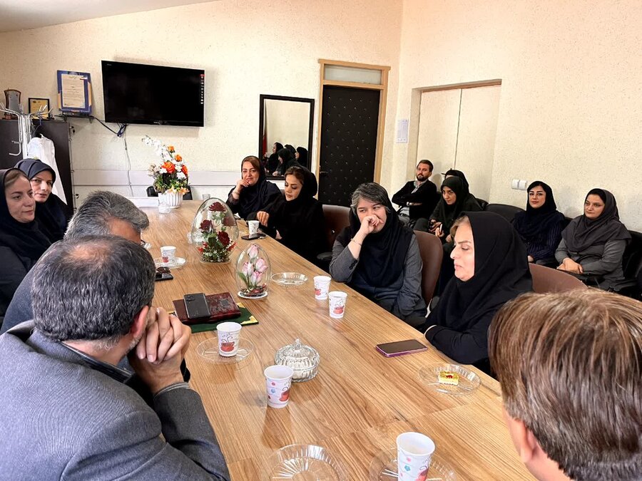 آیین تجلیل از خدمات همکار بازنشسته در بهزیستی سنندج برگزار شد