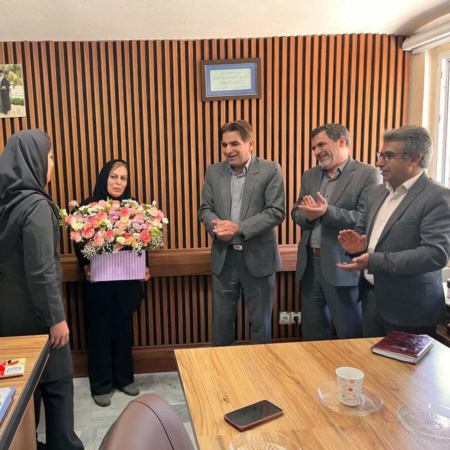 آیین تجلیل از خدمات همکار بازنشسته در بهزیستی سنندج برگزار شد