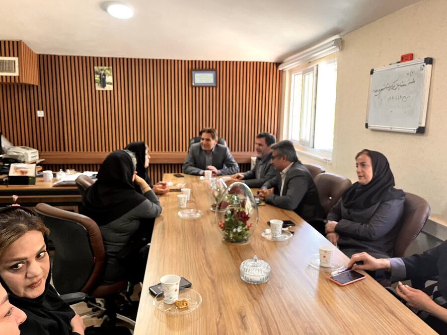 آیین تجلیل از خدمات همکار بازنشسته در بهزیستی سنندج برگزار شد