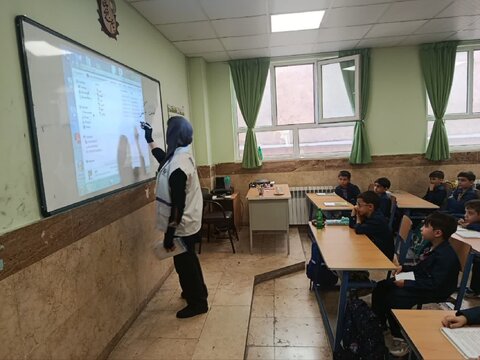 به مناسبت روز جهانی کودک کارگاه آموزشی مهارت‌های «نه گفتن» در کرج برگزار شد