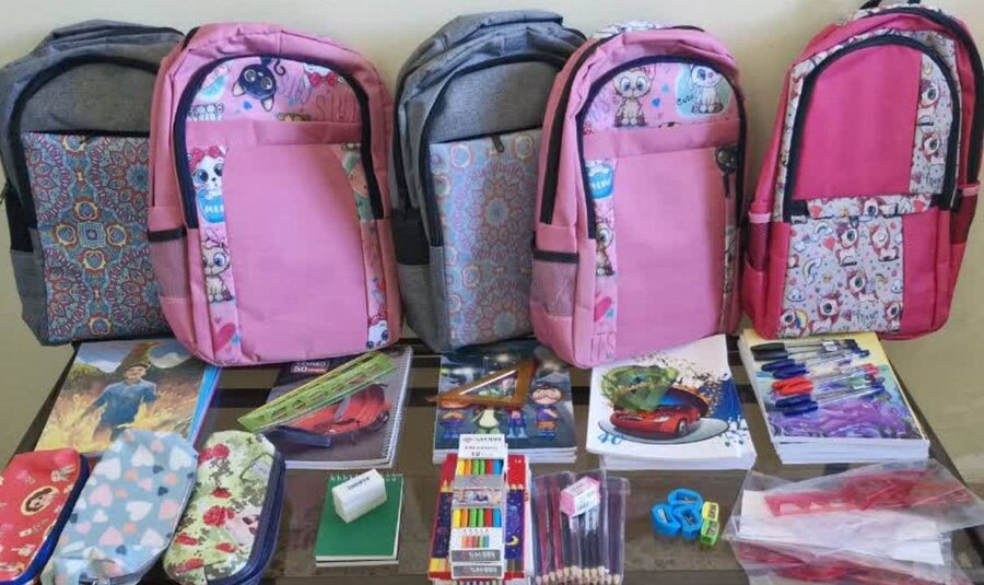 مرحله دوم پویش «همه حاضر» در چهاربرج با اهدای لوازم تحریر به مددجویان بهزیستی