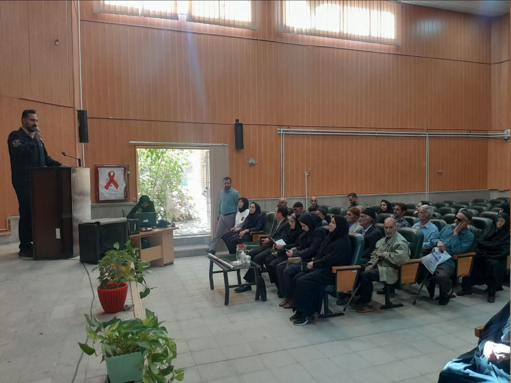 برگزاری همایش سالمندان در بهزیستی تویسرکان 