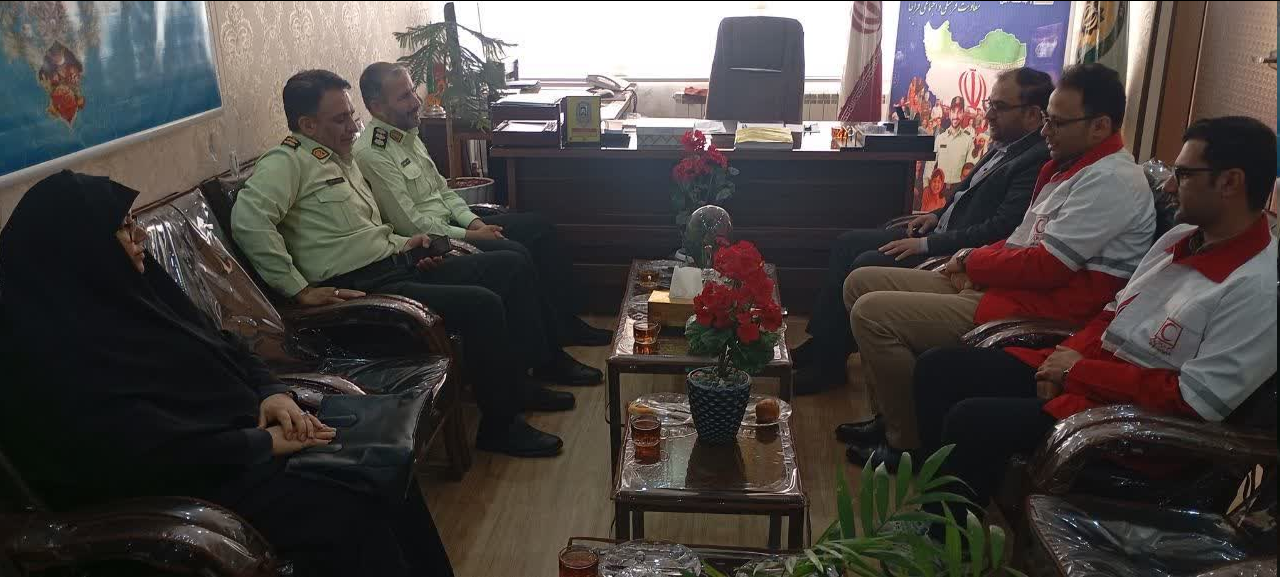 به مناسبت هفته انتظامی منیعی با فرمانده انتظامی شهرستان بهار دیدار کرد