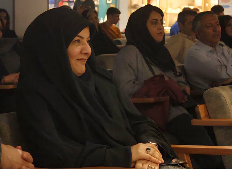 درخشش هنرمندان دارای معلولیت البرز بروی صحنه تئاتر در حضور مسئولین استان / نمایشی از امید، توانمندی و زندگی