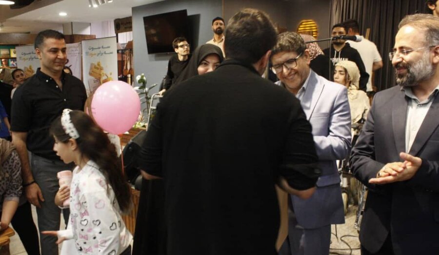 درخشش هنرمندان دارای معلولیت البرز بروی صحنه تئاتر در حضور مسئولین استان / نمایشی از امید، توانمندی و زندگی