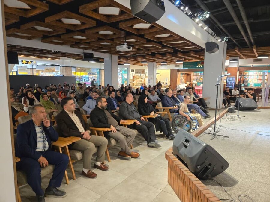 درخشش هنرمندان دارای معلولیت البرز بروی صحنه تئاتر در حضور مسئولین استان / نمایشی از امید، توانمندی و زندگی