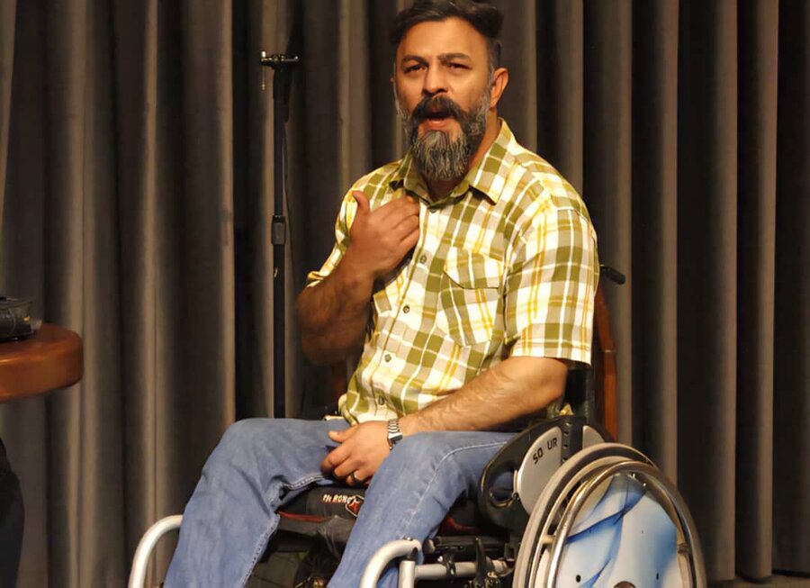 درخشش هنرمندان دارای معلولیت البرز بروی صحنه تئاتر در حضور مسئولین استان / نمایشی از امید، توانمندی و زندگی