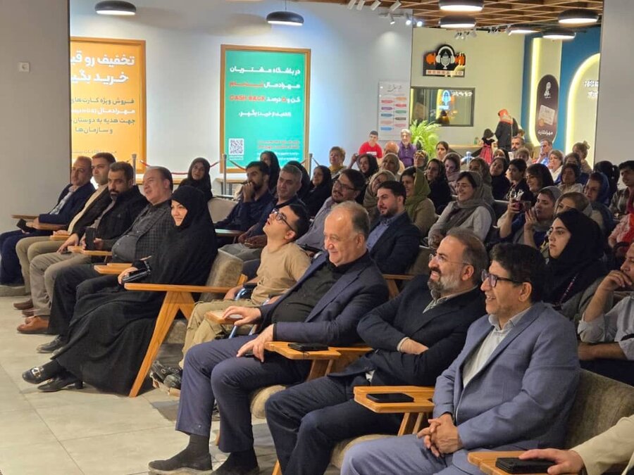 درخشش هنرمندان دارای معلولیت البرز بروی صحنه تئاتر در حضور مسئولین استان / نمایشی از امید، توانمندی و زندگی