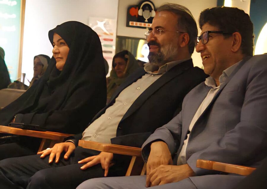 درخشش هنرمندان دارای معلولیت البرز بروی صحنه تئاتر در حضور مسئولین استان / نمایشی از امید، توانمندی و زندگی