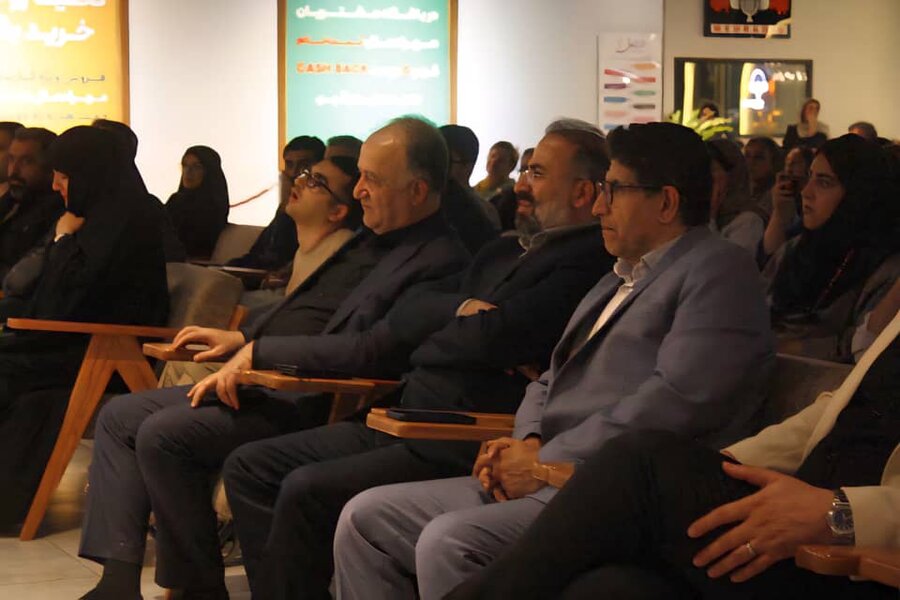 درخشش هنرمندان دارای معلولیت البرز بروی صحنه تئاتر در حضور مسئولین استان / نمایشی از امید، توانمندی و زندگی