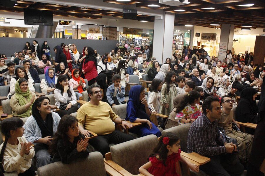 درخشش هنرمندان دارای معلولیت البرز بروی صحنه تئاتر در حضور مسئولین استان / نمایشی از امید، توانمندی و زندگی