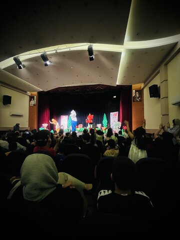 سرپرست بهزیستی و مدیرکل اجتماعی استانداری بوشهر با کودکان ندای مهر و الزهرا تحت نظارت دیدار کردند؛ هفته ملی کودک با شادی و هدیه سپری شد