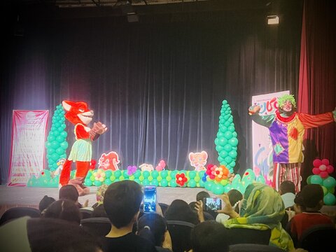 سرپرست بهزیستی و مدیرکل اجتماعی استانداری بوشهر با کودکان ندای مهر و الزهرا تحت نظارت دیدار کردند؛ هفته ملی کودک با شادی و هدیه سپری شد