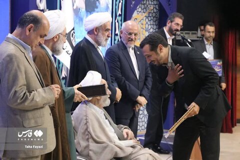 سازمان بهزیستی کشور دستگاه برتر در حوزه ترویج و گسترش فرهنگ اقامه نماز/لوح تقدیر ریاست‌جمهوری به سازمان بهزیستی کشور